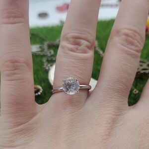 Elegant Women's Solitaire Silver Tone Bling Engagement Ring Size 6 R804